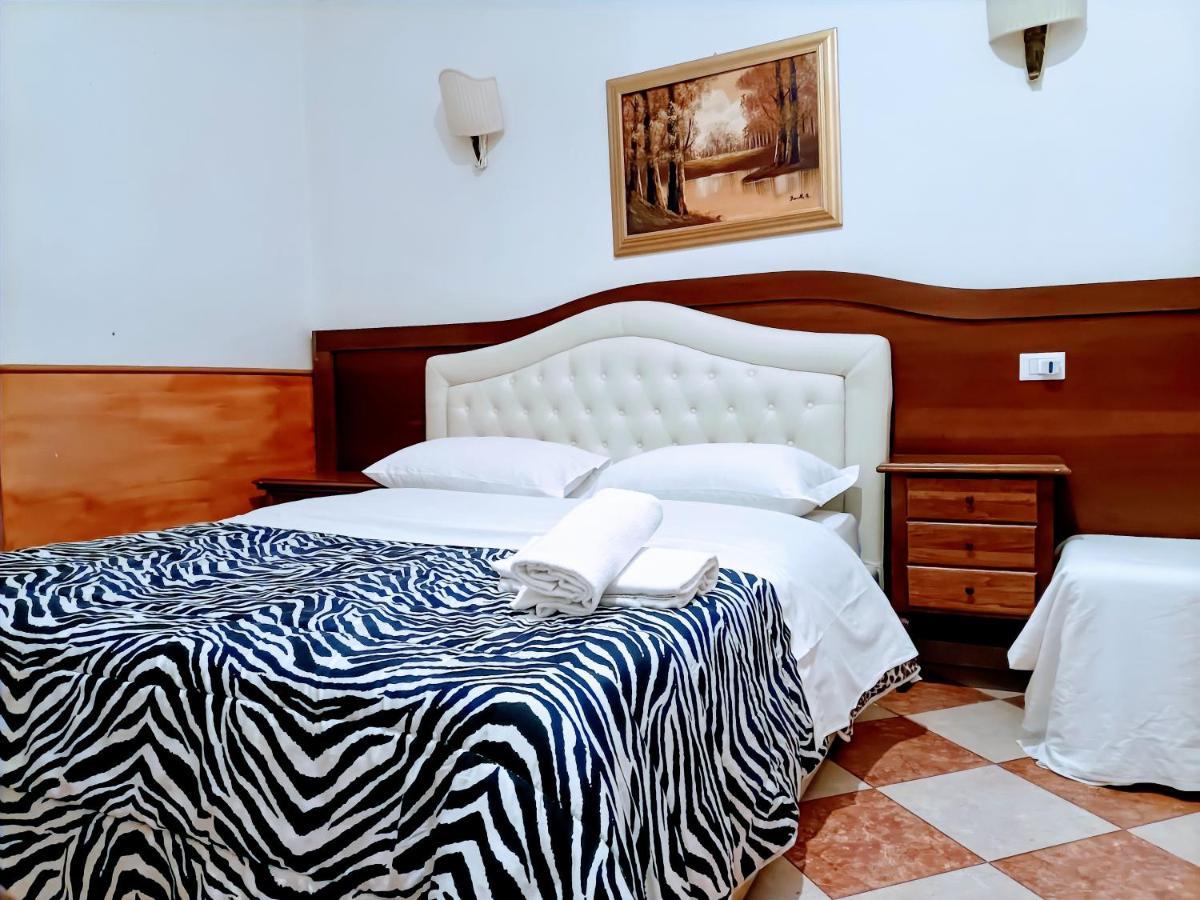 Cattaneo Accomodation Rome Bilik gambar